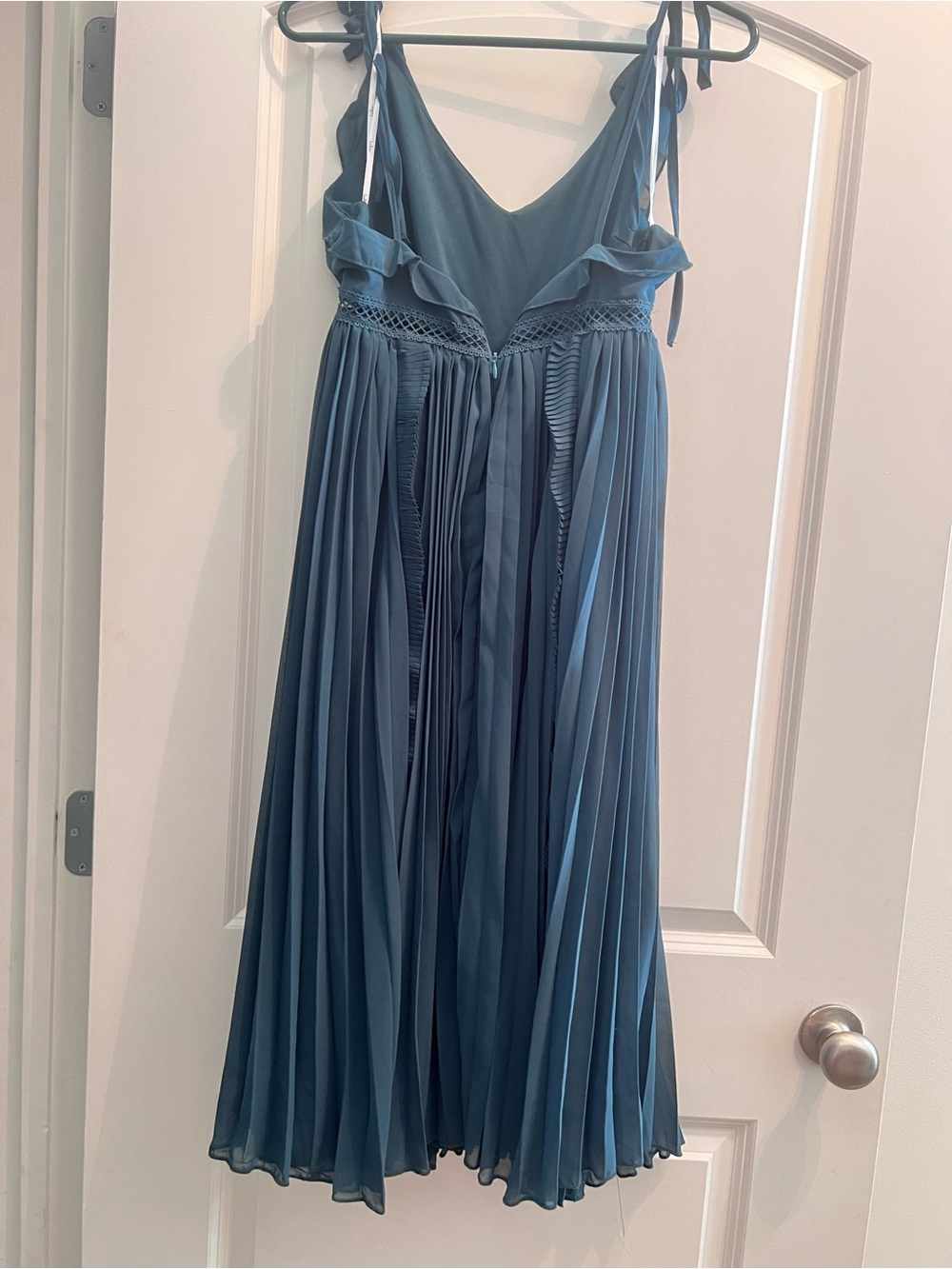 Never a Dull Moment Emerald Green Tie-Strap Pleated Midi Dress sz M - Picture 2 of 4